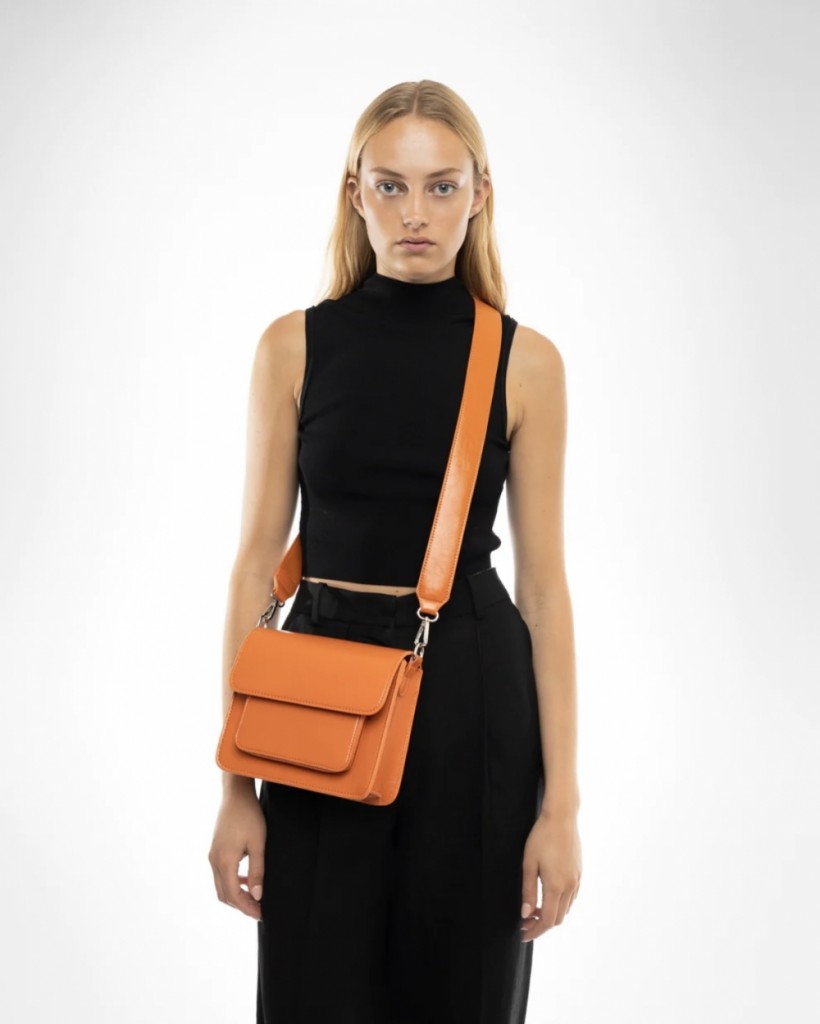 Hvisk Cayman Pocket Glossy Structure Rusty Orange Veske Royal