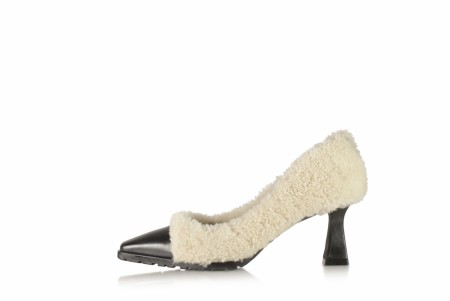 A1043 Black Polido Off White Lamb Pumps